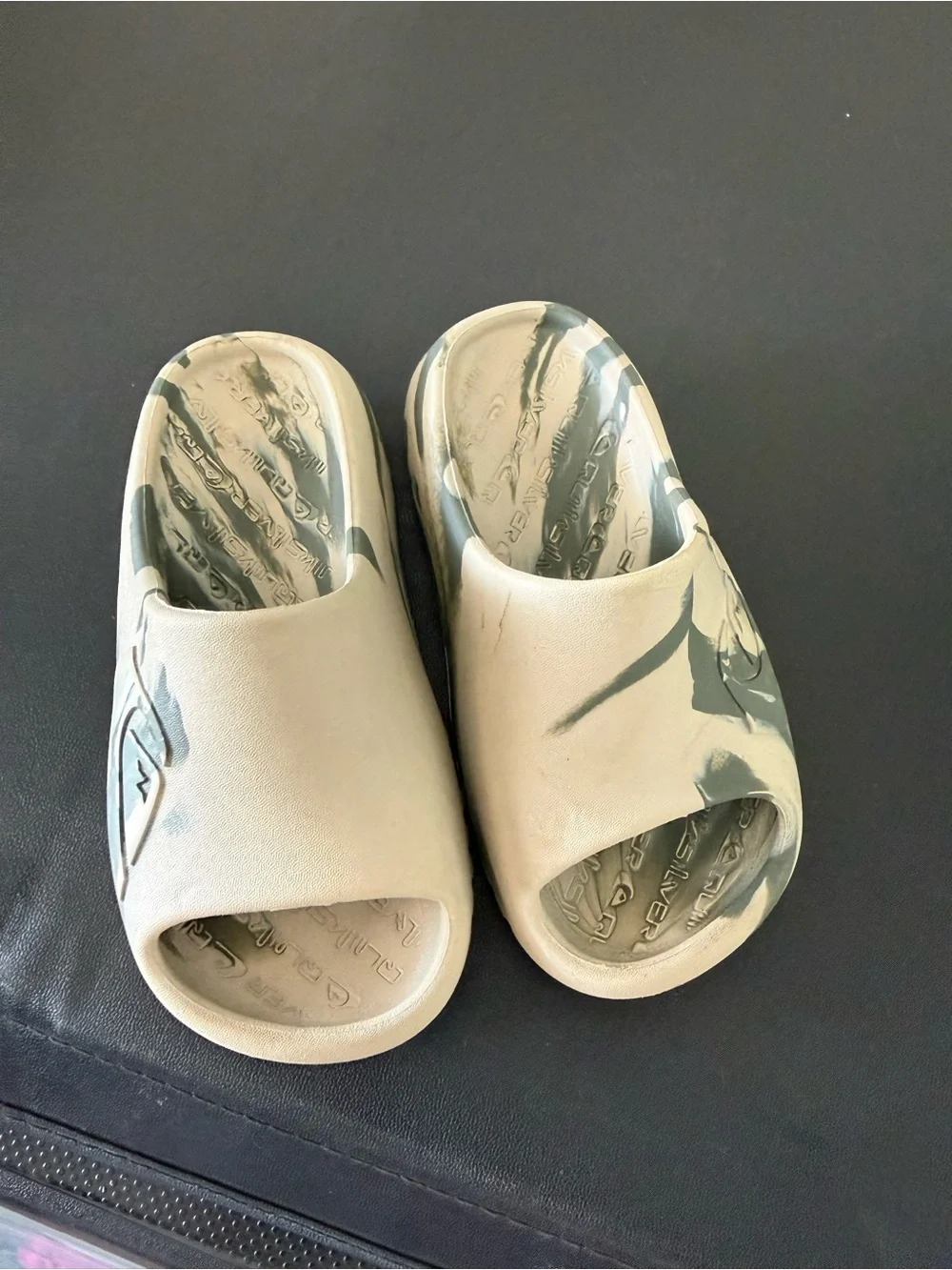 Quicksilver Kids Marble Slide Sandals in Cream and Gray - 12